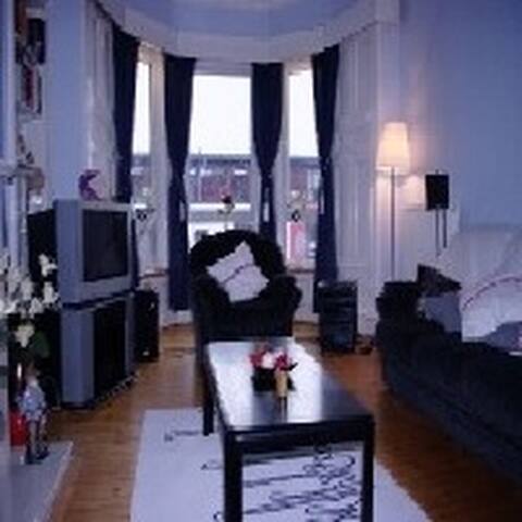 Lovely Traditional City Centre Flat gallery image 2