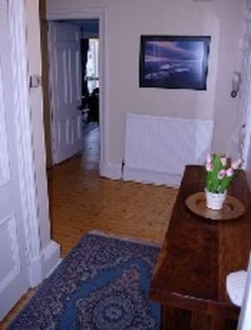 Lovely Traditional City Centre Flat gallery image 3