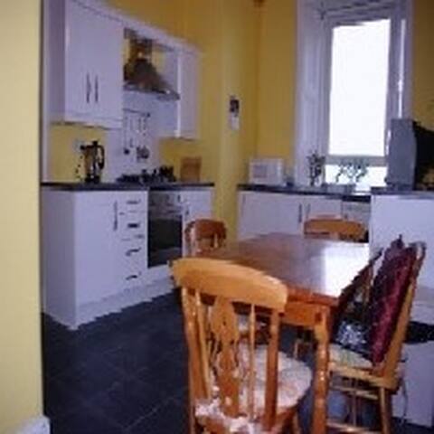 Lovely Traditional City Centre Flat gallery image 4