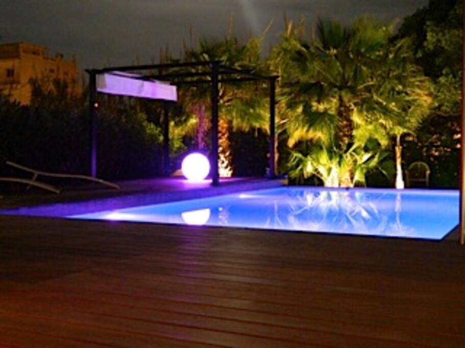 jardin avec piscine au calme