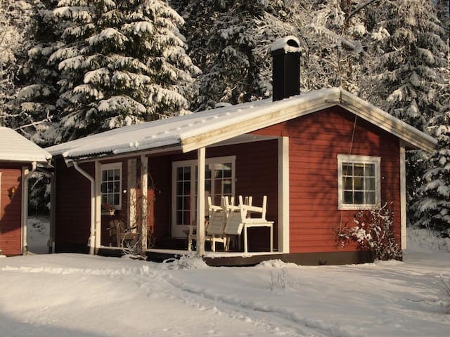 Stuga med kamin och bastu:-)