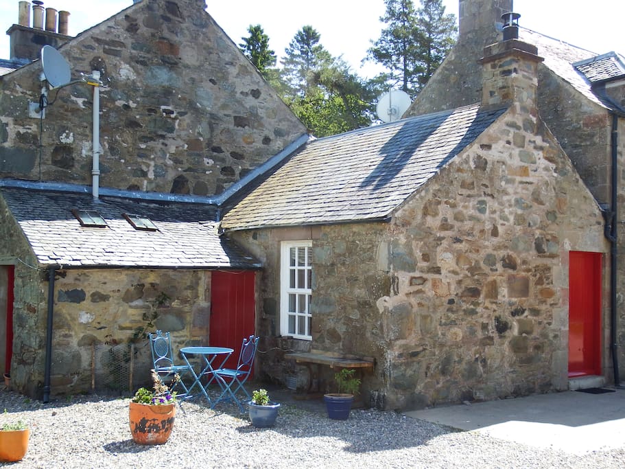 Alixs' Bothy, Auchnafree, Perthshire, PH8 0EH - Flats for