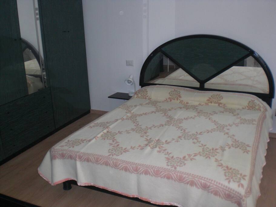 camera matrimonale letto