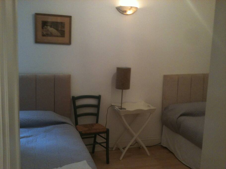 twin bedroom