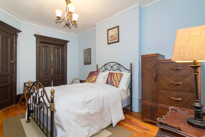 4 bedroom duplex. gallery image 3