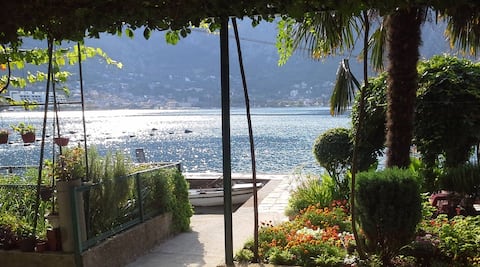 Popular Airbnb listing: Waterfront apartment, Risan in Ubli