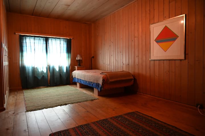 Dormitorio con cama matrimonial extraíble | Chambre avec lit doble gigogne | Dormitorio con cama matrimonial extraíble