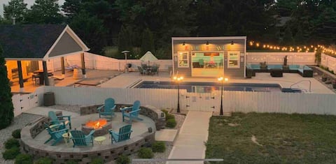 5/Bed 4.5/Bath 2 Acre home w/AMAZING outdoor space