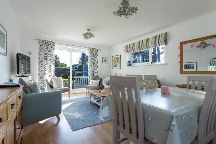 Rental unit in Poole · ★3.33 · 2 bedrooms · 5 beds · 2 baths