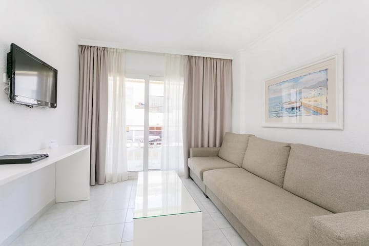 Მისაღები ოთახის (4 სტუმრის ბინის) მაგალითი