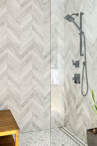 Walk to the Hollywood Bowl from a New House with a Jacuzzi gallery image 2