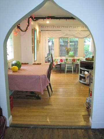 "Duck 'N' Roll Inn" to Detroit!