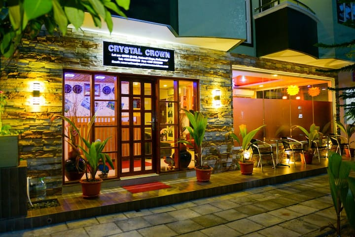 Private comfortable rooms in Hotel Crystal Crown