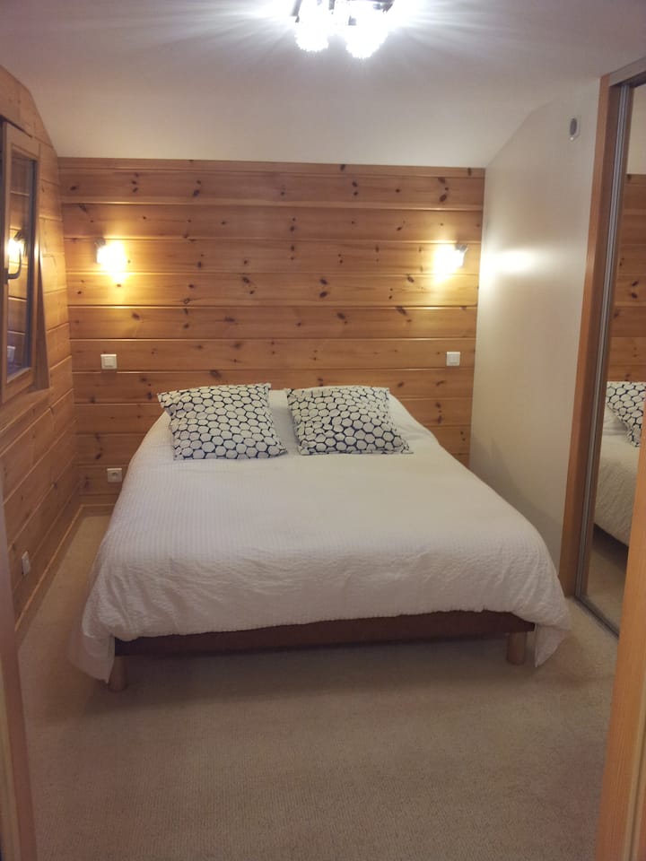 ห้องนอน 1: เตียงขนาด 160 x 200