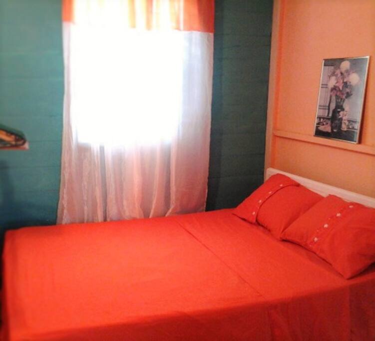 Bedroom W/ Queen size bed