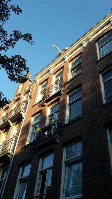The classic Amsterdam apartment, build in 1903. Completely renovated in 2013!