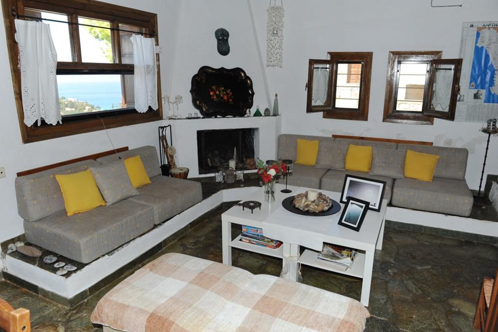 Spacious living room