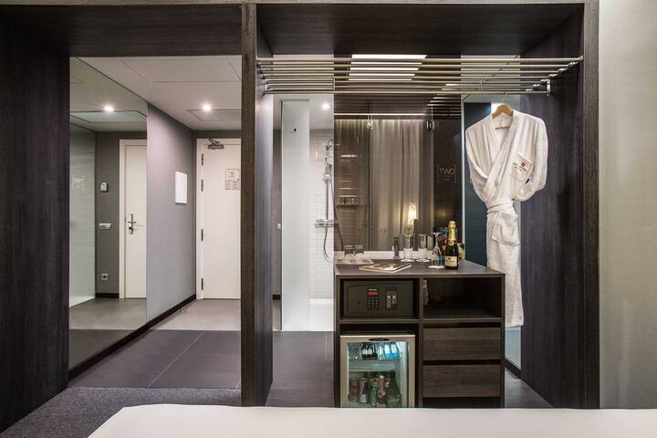 Two Hotel Barcelona - Adults Only managed Airbnb listing 2
