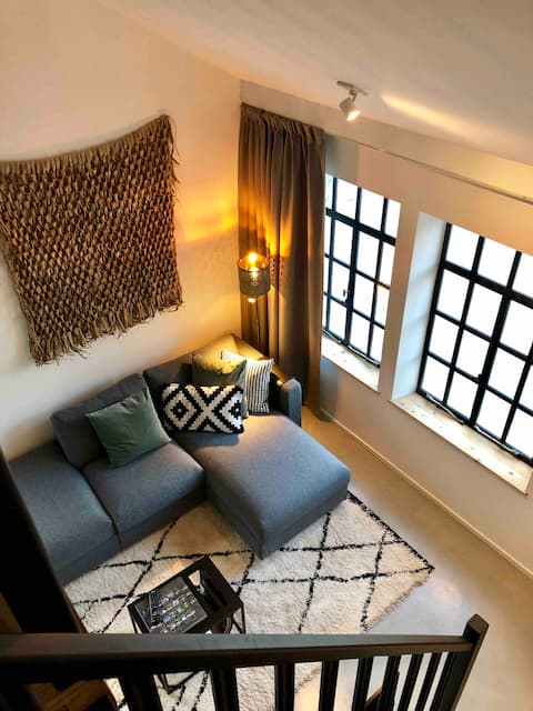 Apartment old school 2 people with lounge garden
