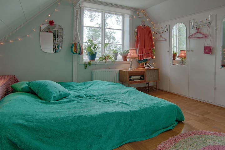 חדר שינה (1) עם יציאה למרפסת.