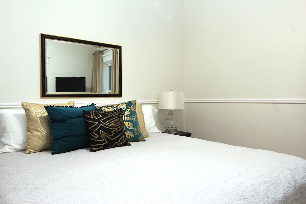 KING BEDROOM