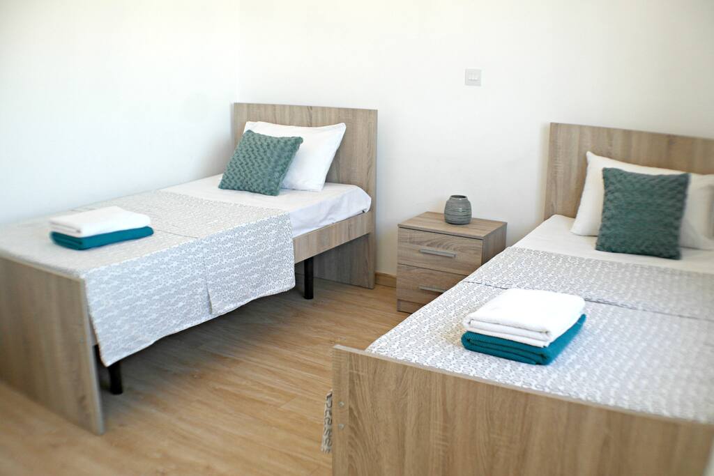 Second bedroom with twin beds