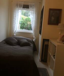 Litet fint rum, mest till för övernattning.