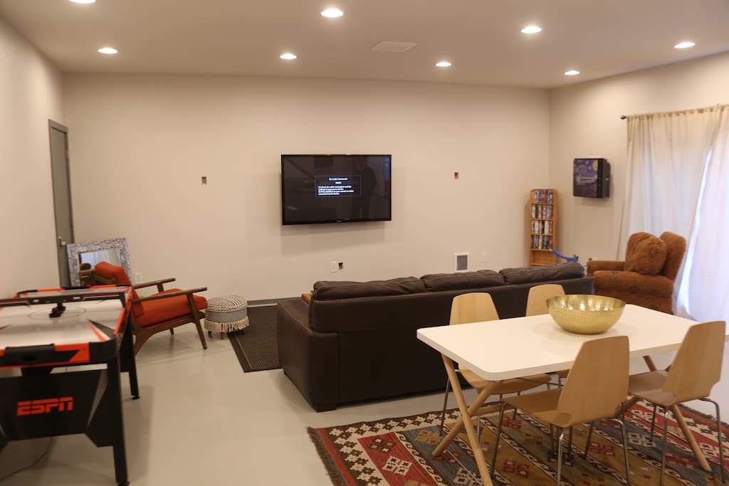 Man Cave Suite Livingroom