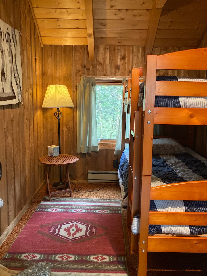 Derde slaapkamer (twee eenpersoonsbedden)