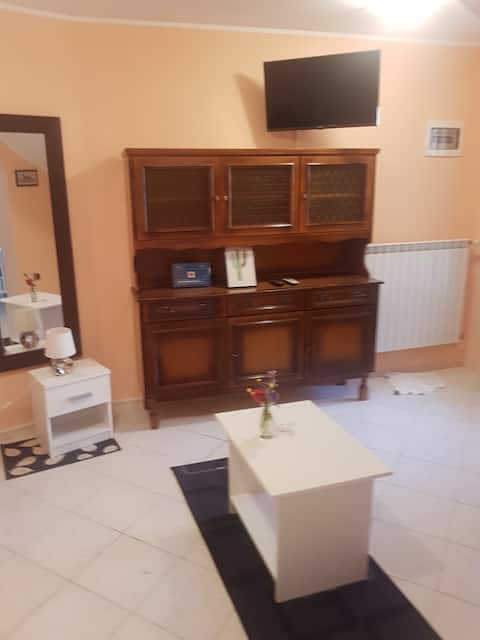 Popular Airbnb listing: Pobri apartman milan mesić app 2 in Pobri