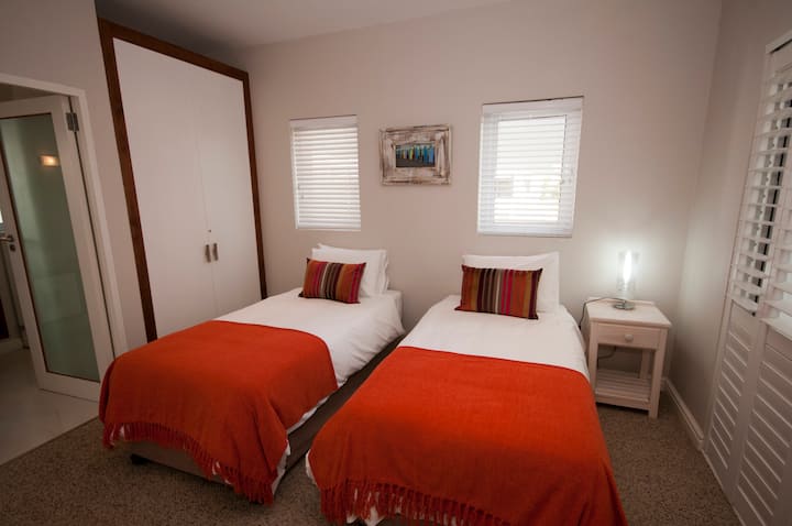 ห้องนอนชั้นล่างที่ 3 