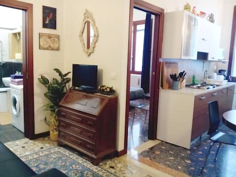 Airbnb con migliori performance: Rialto Small apartment overlooking a typical canal a Venezia