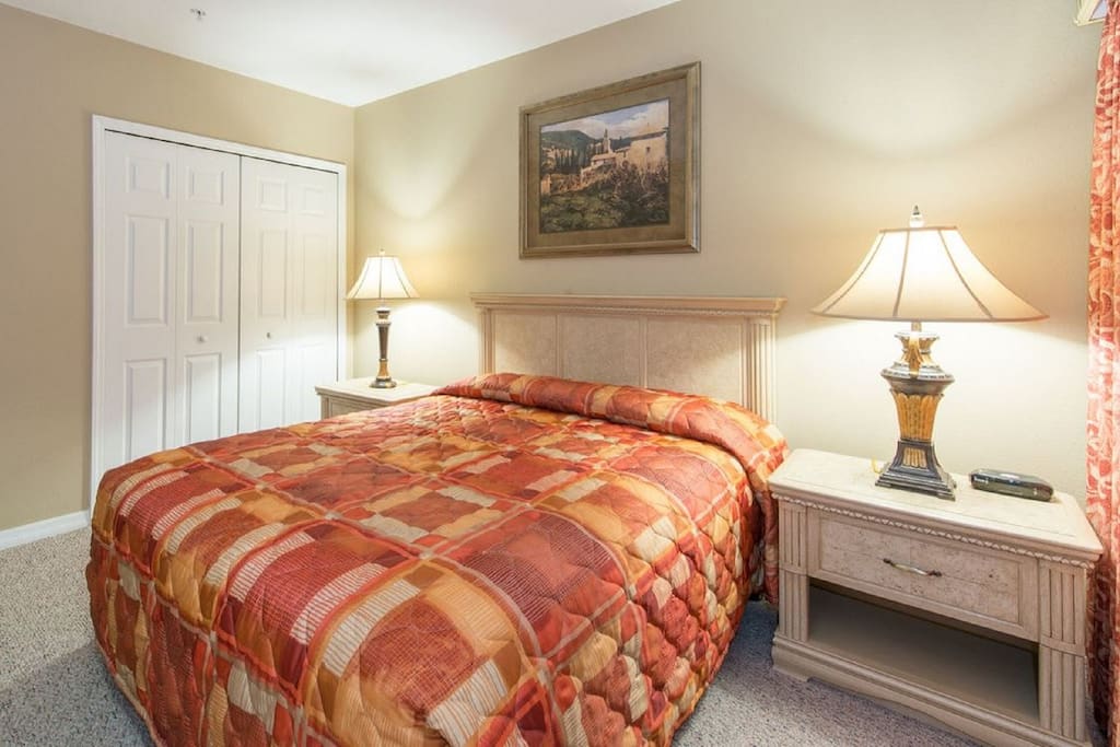 Bedroom 2 - Queen Bed