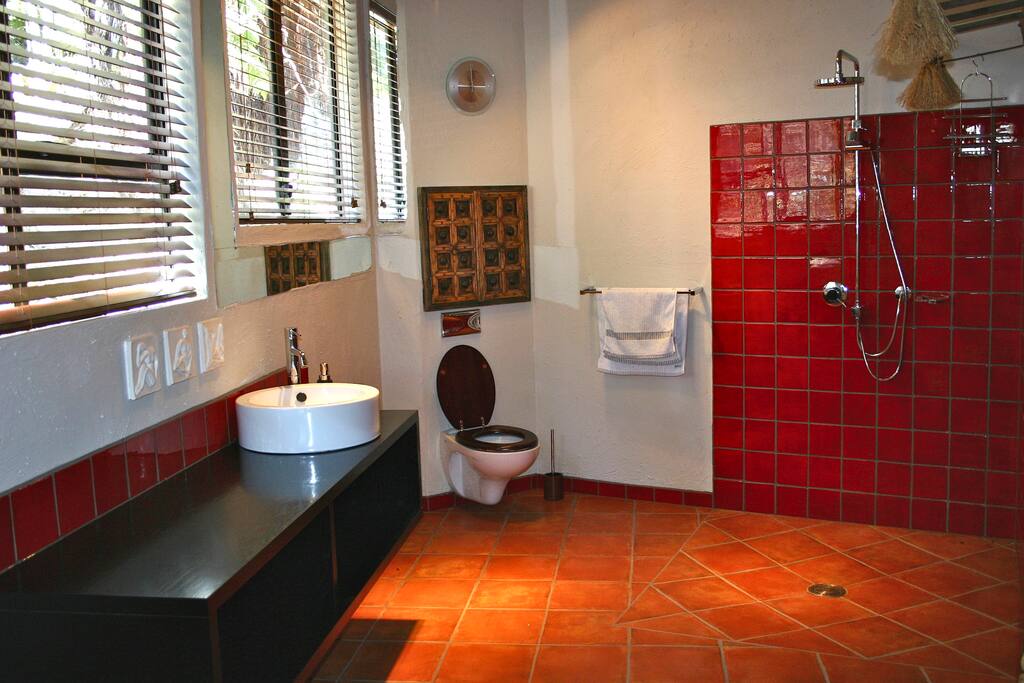 Large ensuite bathroom