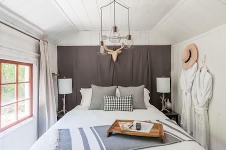 Glamp idy Cheers to a free Beer