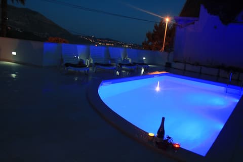 Warm and Joyful Room closeDubrovnik
