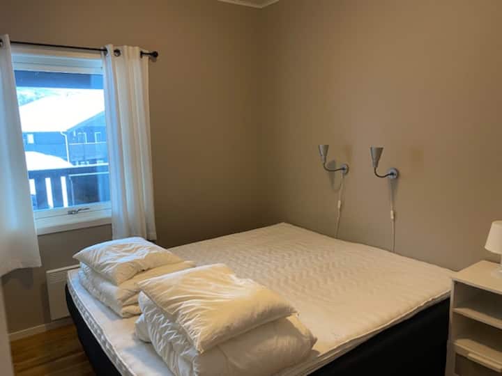 Soverom m/dobbeltseng (180cm)