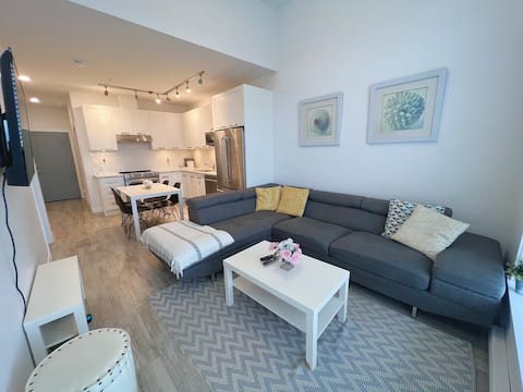 Downtown Langley Condo with Mountain Views!