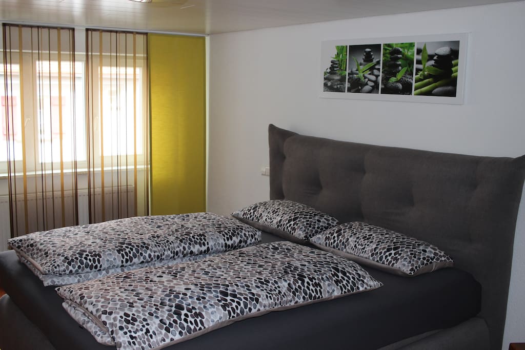 Schlafzimmer 1