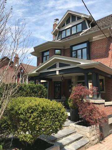 Grand & Luxurious Historic Home | Central Toronto gallery image 4