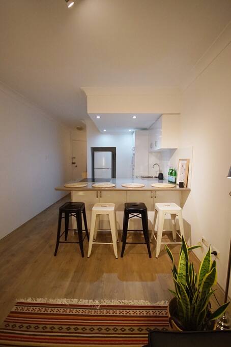 Kitchen & Dining