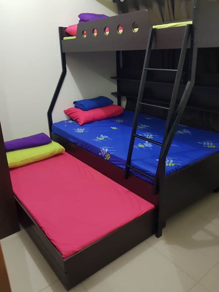 Klimatizirana spavaća soba s bračnom terasom i krevetom na razvlačenje