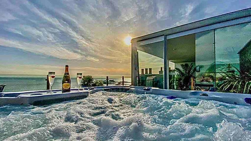 Picture of Spectacular FRONTLINE sea view PENTHOUSE + HOT TUB - Guest suites for ...
