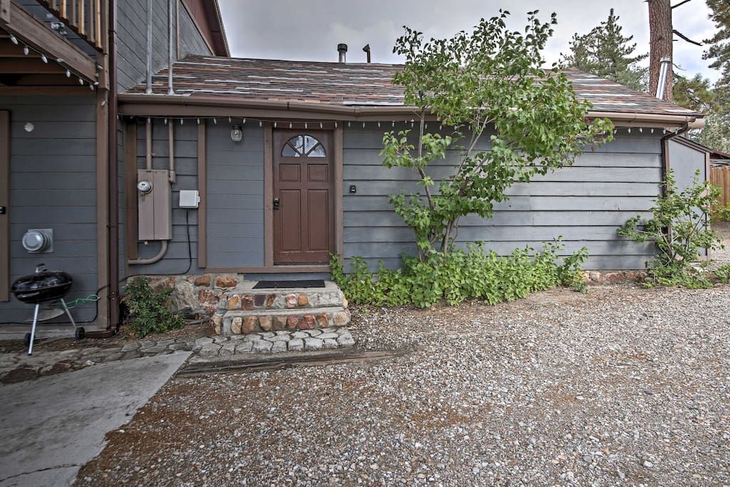 This recently renovated home offers comfortable accommodations for 4.