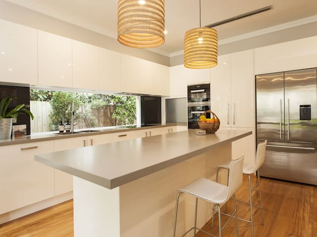 Luxury family home, walk to beach gallery image 2