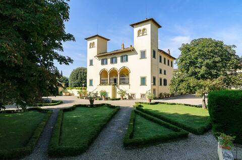 17th c. Medici Villa In the Heart of Tuscany