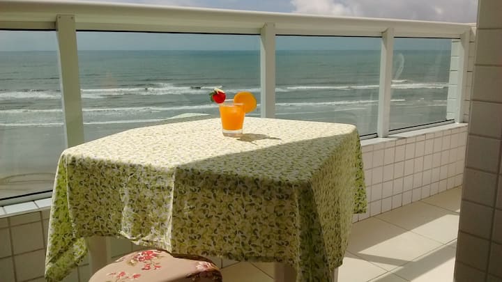 Seafront, 2 bedrooms and 2 parking spaces.
