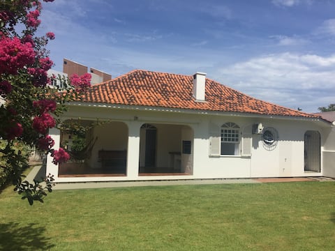 Imóvel de sucesso: House 50 meters from the beach 11 people em Ingleses Centro