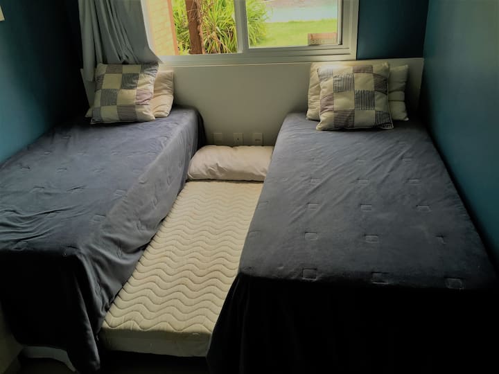 Camas individuales en el segundo dormitorio