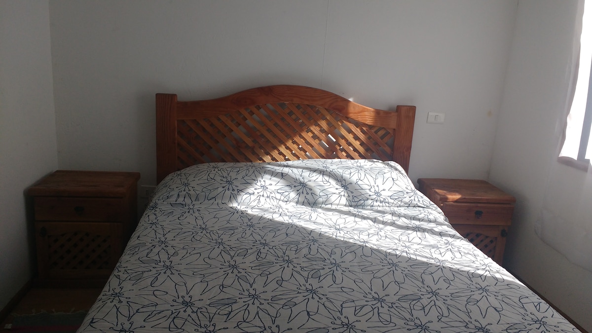 มีตู้เสื้อผ้า 2 ใบหมอนน้ำค้างแข็งสำหรับผ้าปูที่นอน 